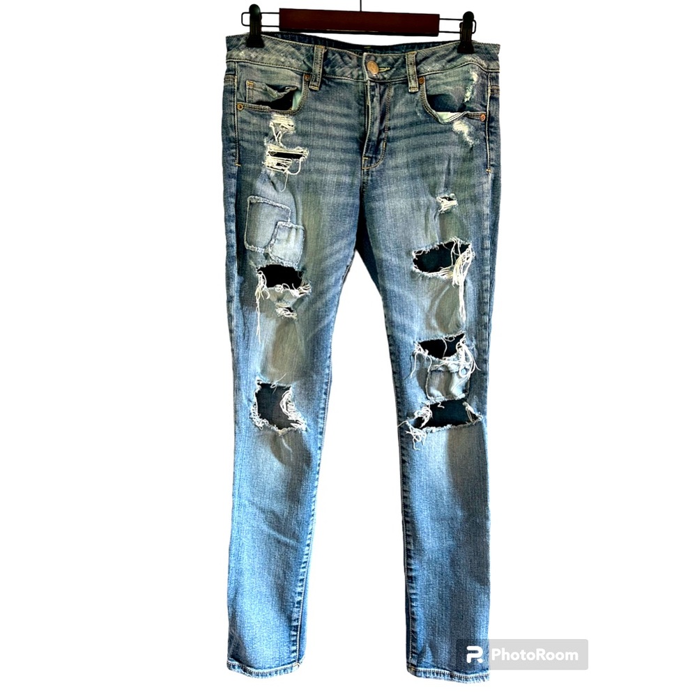 American Eagle Outfitters Super Stretch High-Waisted Ripped Skinny Jean. Size 10